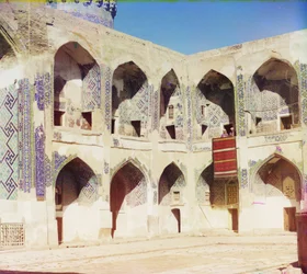 Wewnątrz meczetu Shir-Dar, Samarkanda, 1905-1915